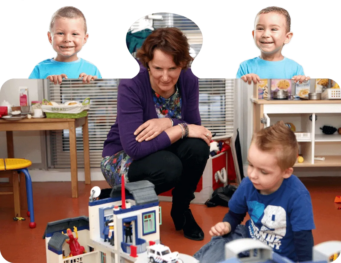 Gesina speelt met jochie in De Spelkamer.